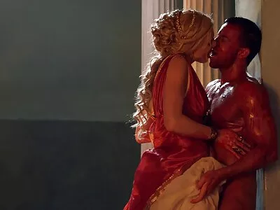 مساعدتها على النزول بقوة فيلم سكس اجنبى مترجم عربى