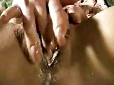 فتاة سمراء تطرح سكس امهات اجنبى مترجم