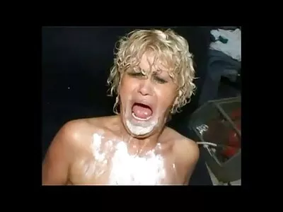 ناضجة عاهرة سكس محارم مترجم اجنبي مع قفاز الحمار يحصل الجوفاء من الخلف