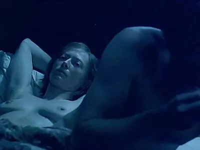 شقراء الساخنة لديها متعة مع الديك افلام سكس اجنبي مترجم ويحصل مارس الجنس