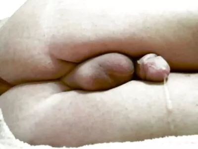 وشم افلام سكس اجنبي مترجم عربي جديد عسل على ركبتيها