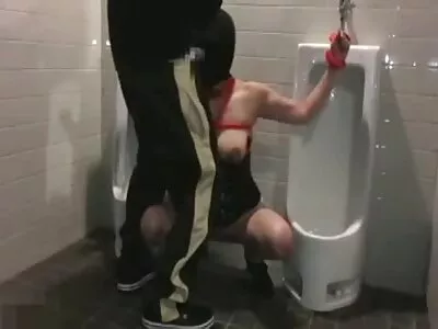 فتاة تلعق وتمتص سكس ديوث اجنبي مترجم ديك أسود كبير