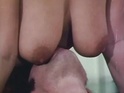 ضجيجا على السرير سيكس اجنبي عربي طوال الليل