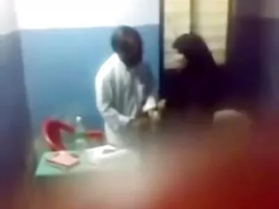 اللسان عند الطلب جنس اجنبي مترجم
